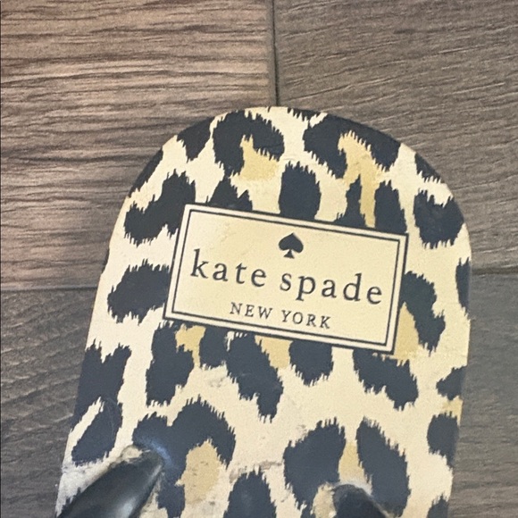 Kate Spade Nova Leopard Print Flip Flop Sandals with Black Bow - Picture 3 of 4